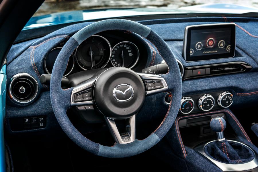 Панель приборов Mazda MX-5 Levanto by Garage Italia Customs 2016 года  (фото 11 из 19)